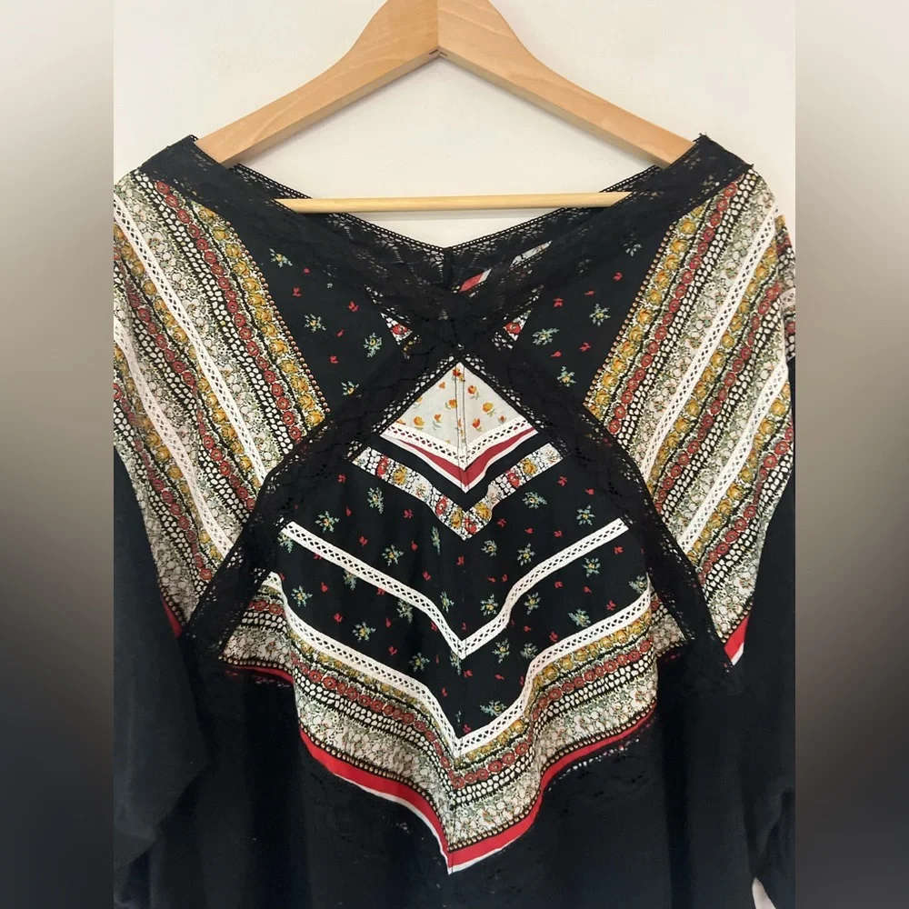 Free People Prairie Days Black Floral Linen Blend Lace Trim Shirt‎ Size Medium